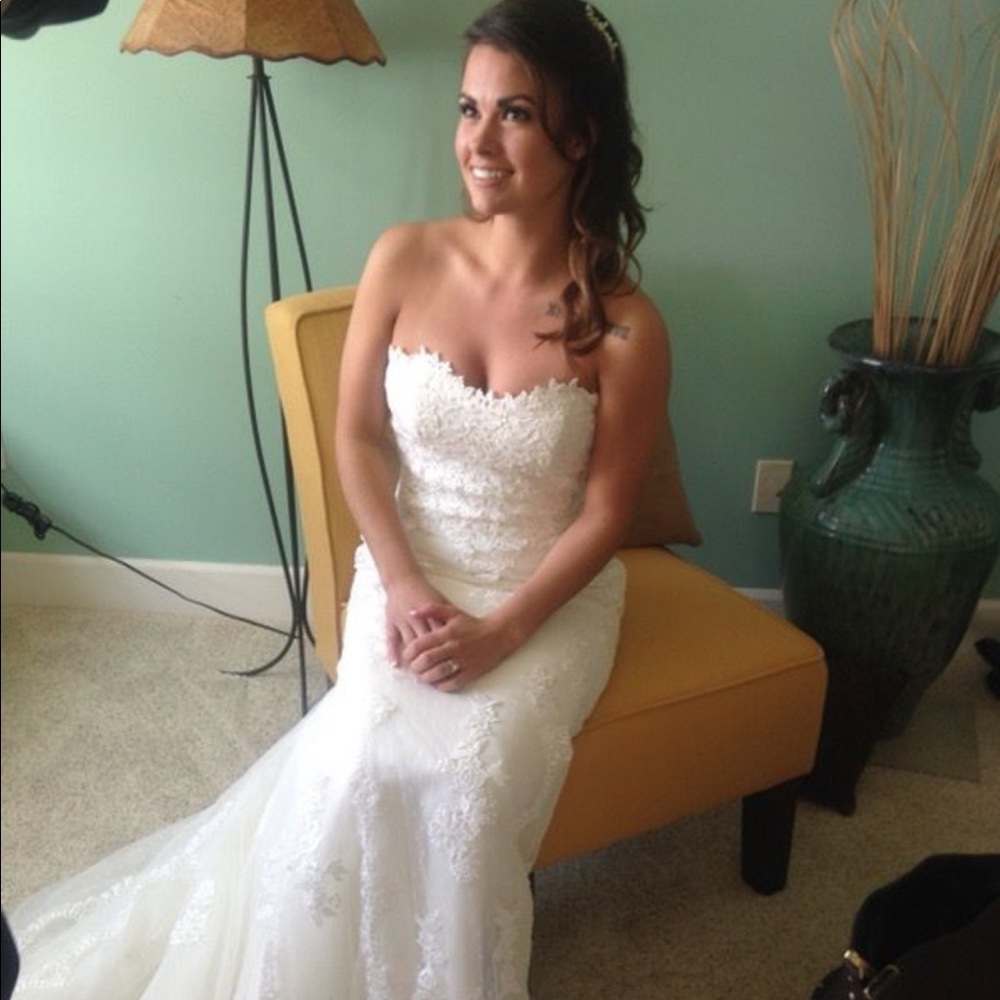 Gorgeous wedding dress with free bride silk robe!